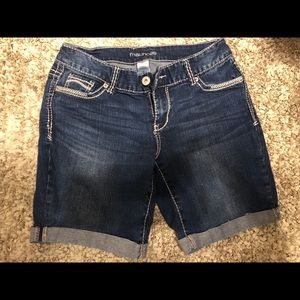Women’s 5/6 Maurice’s factory cut shorts